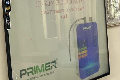 Trao tặng máy ION kiềm cho nhà trường